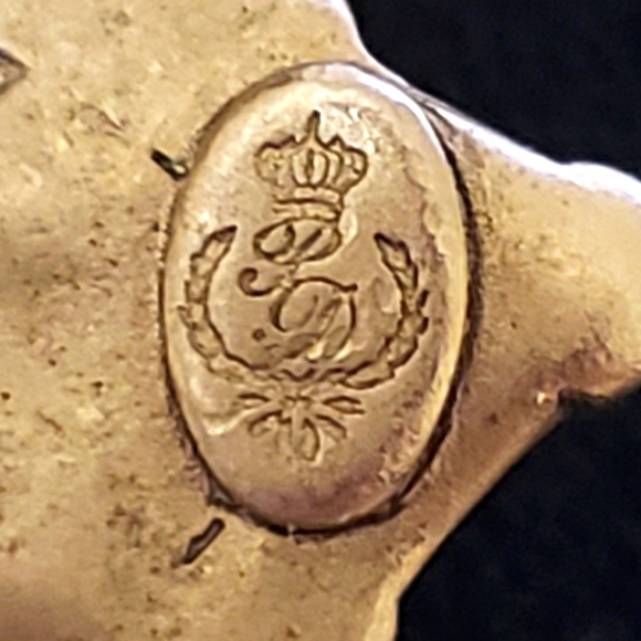 Premier Vintage Designs Beautiful Elegant Gold Tone and Brown Pendant Necklace. - Picture 6 of 11